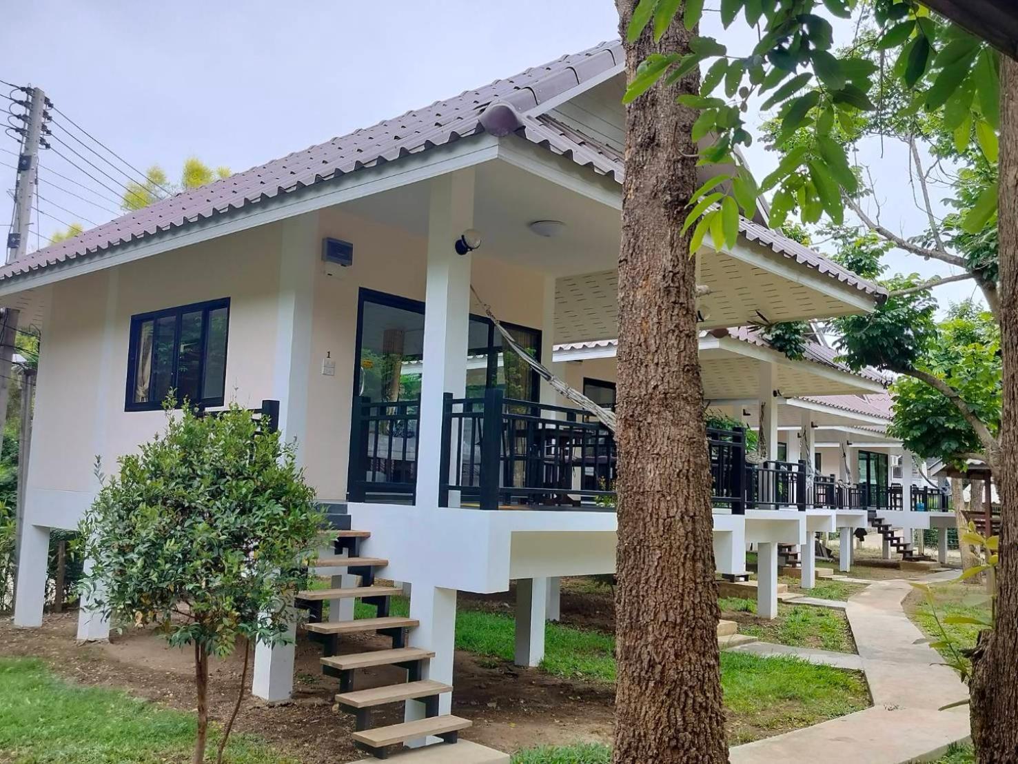 แฟมิลี่ ฮัท ปาย Hotel ภายนอก รูปภาพ